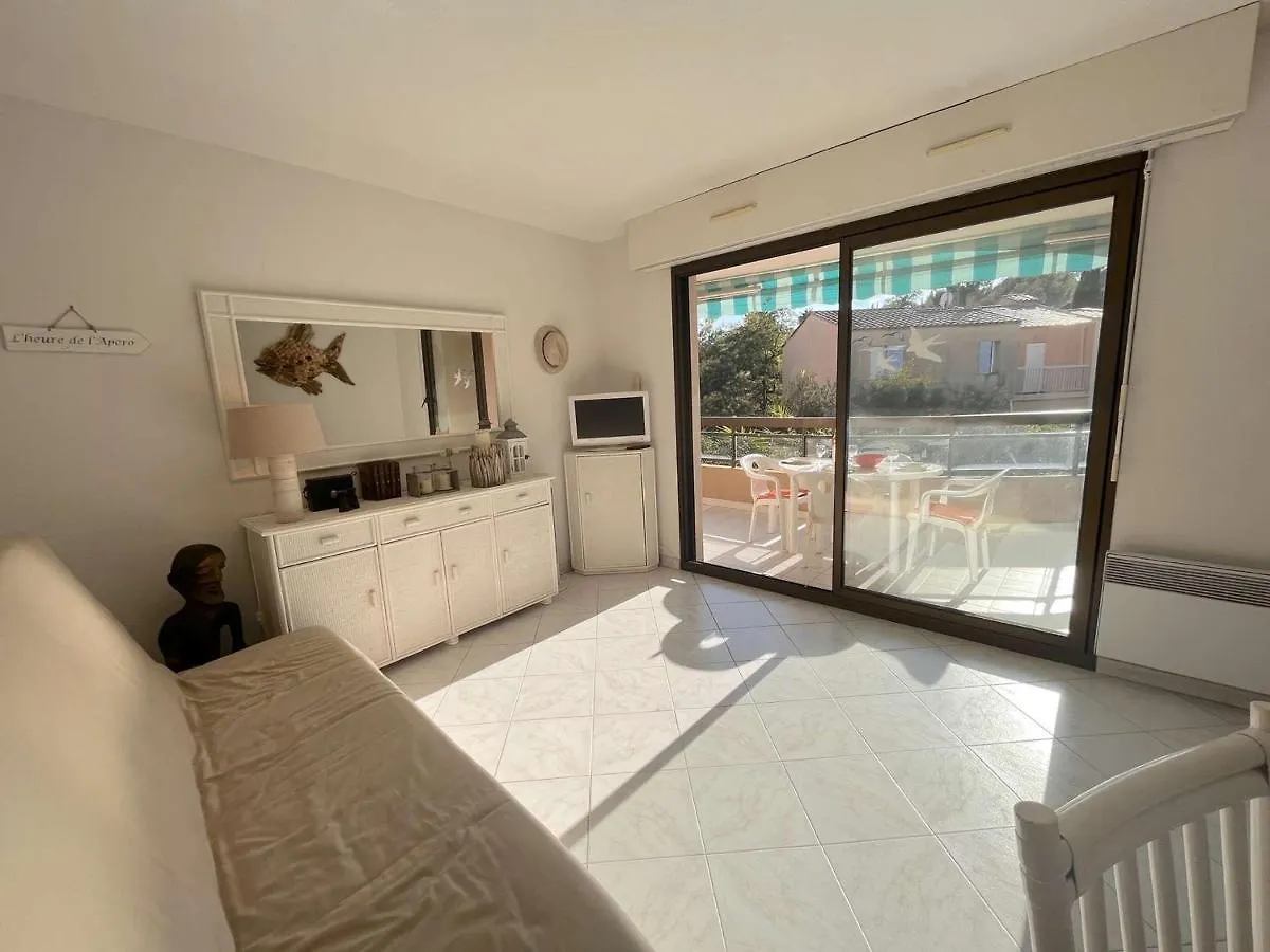 Charmant T2 Avec Terrasse A 200M Des Plages - Cavalaire-Sur-Mer - Fr-1-226B-139 Διαμέρισμα